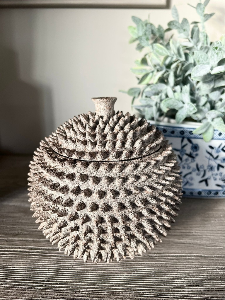Round decorative textured box